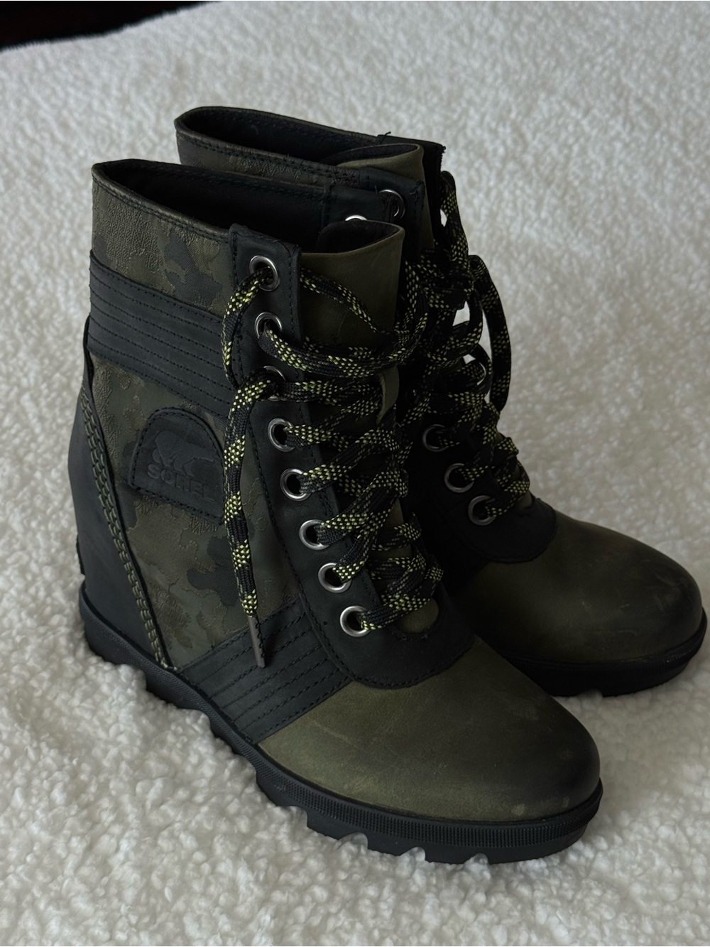 Sorel Olive Green Lace-Up Wedge Boots with Camo